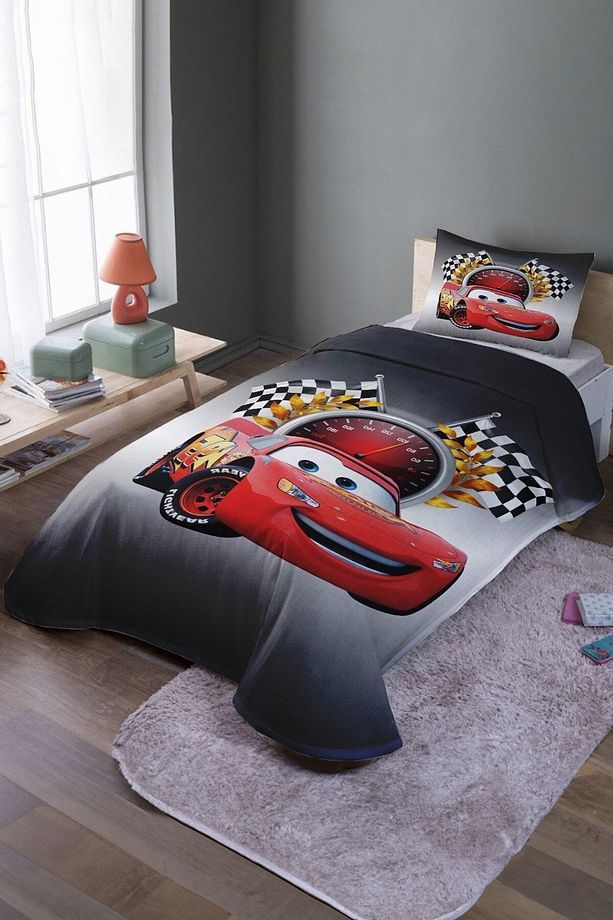 Bayraklı Mcqueen Desenli Tek Kişilik Yatak Örtüsü Ve Pike Takımı - 1