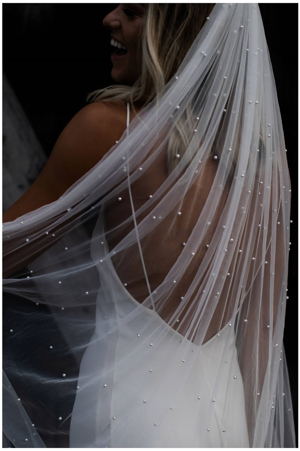 Width 1.5 CM Length: 1.5 cm BRIDAL VEIL WITH PEARL, BRIDE PEARL FABRIC WHITE COLOR PEARL VEIL, BUCKLE VEIL