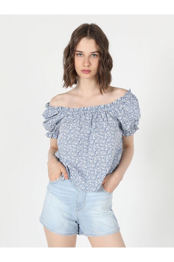 Regular Fit Çiçek Baskılı Omuzu Açık Mavi Kadın Kısa Kol Gömlek Cl1058769 - 3