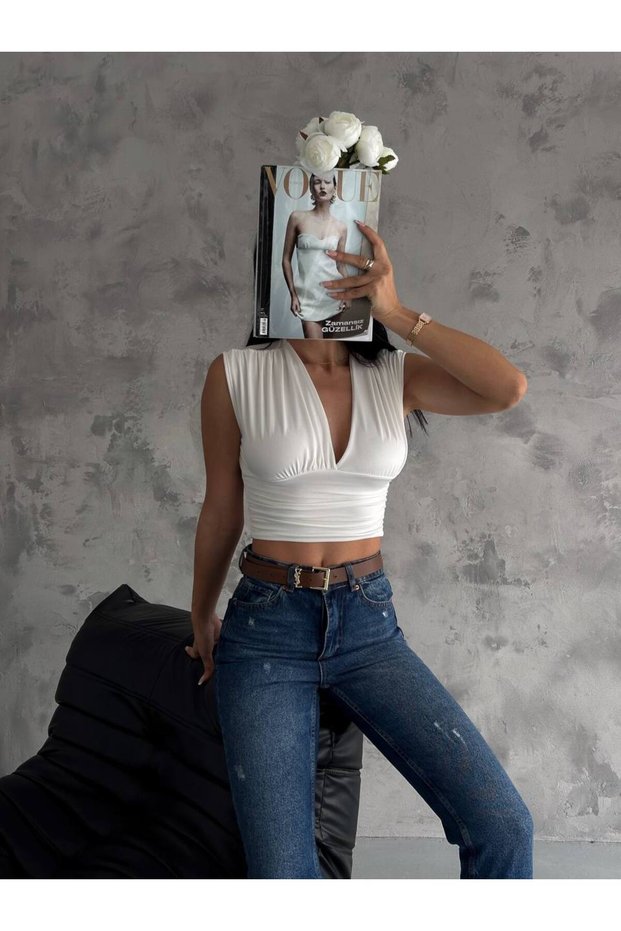 Women's Sleeveless V-Neck Low-Cut Crop Blouse