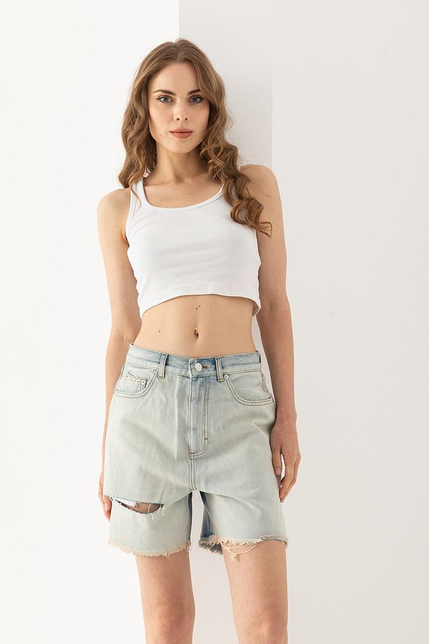 Yırtmaç Detaylı Denim Yıkamalı Şort - 1