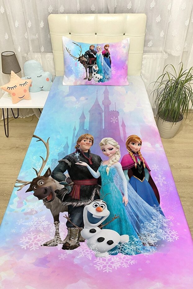 Castle Elsa and Friends Patterned Bedspread and Pillowcase