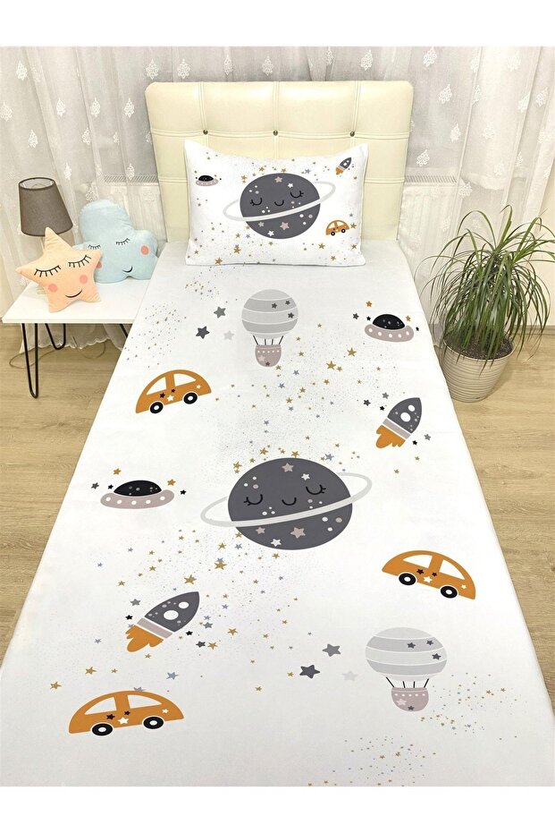 Planet And Stars Patterned Bedspread and Pillowcase