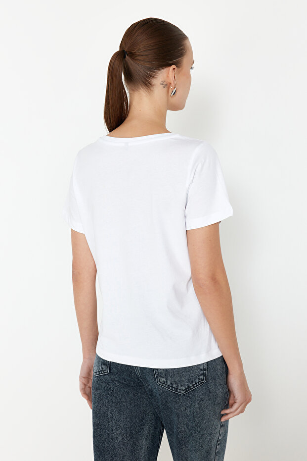 Beyaz %100 Pamuk Regular/Normal Kalıp Nakışlı V Yaka Örme T-Shirt TWOSS24TS00266 - 6