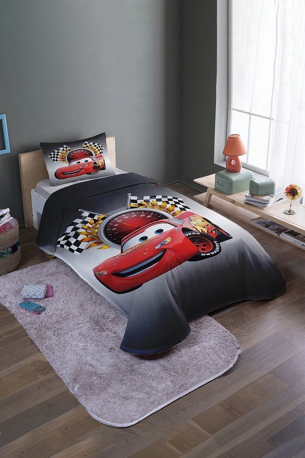 Bayraklı Mcqueen Desenli Tek Kişilik Yatak Örtüsü Ve Pike Takımı - 2