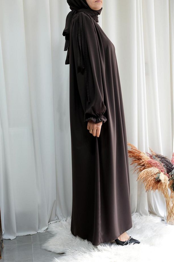Model Hatice Medine İpeği Omuz Büzgülü Tesettür Elbise (Şal Dahil) - Acı Kahve - HATİCE01005Ş - 2