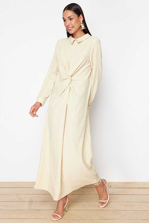 Béžové predné tkané šaty s uzlom a zipsom TCTSS23EB00137 - 3