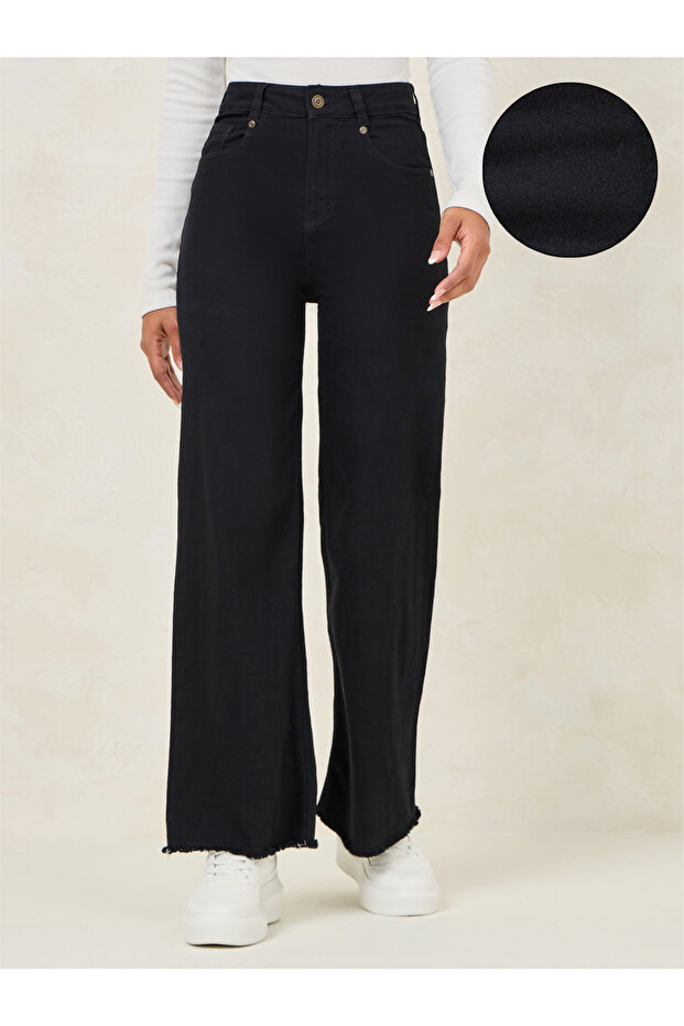 Solid Wide Leg Jeans with Raw Edge