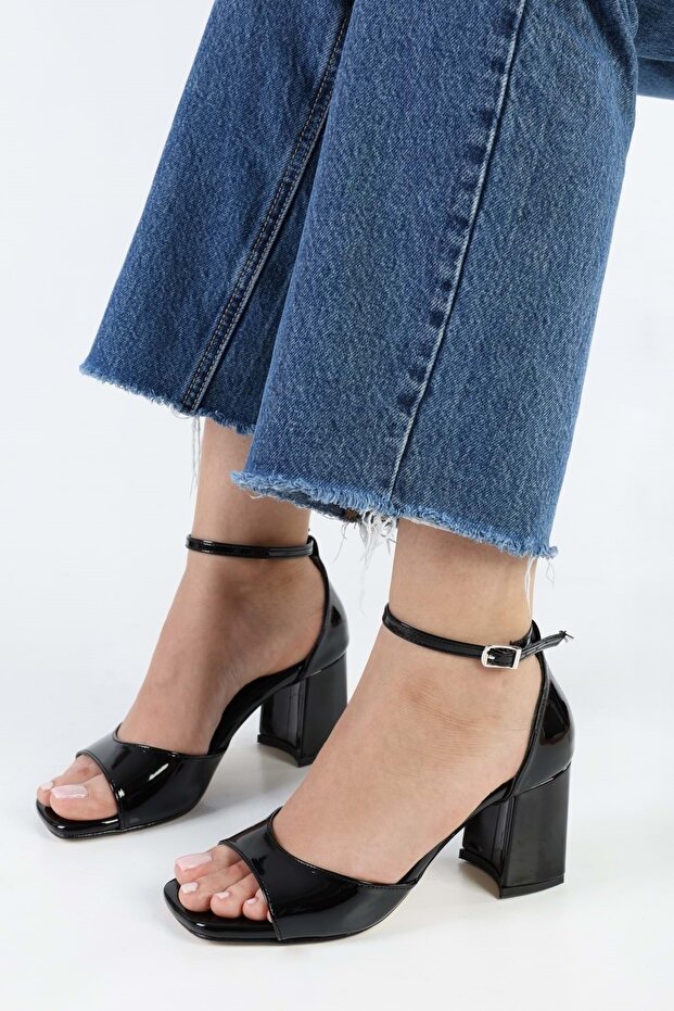 Women's Sarge Black Patent Leather Heeled Shoes