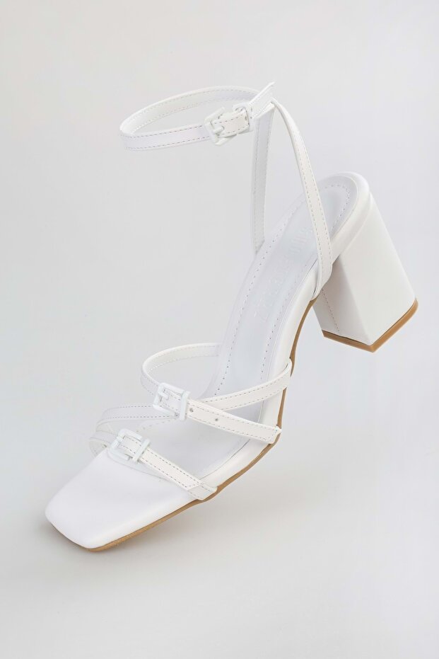 Fehér öves csatos női sarkú cipő - 4