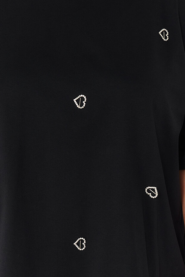 Siyah Kalp Aksesuar Detaylı Oversize/Bol Kesim %100 Pamuk Örme T-shirt TBBSS24BF00008 - 4