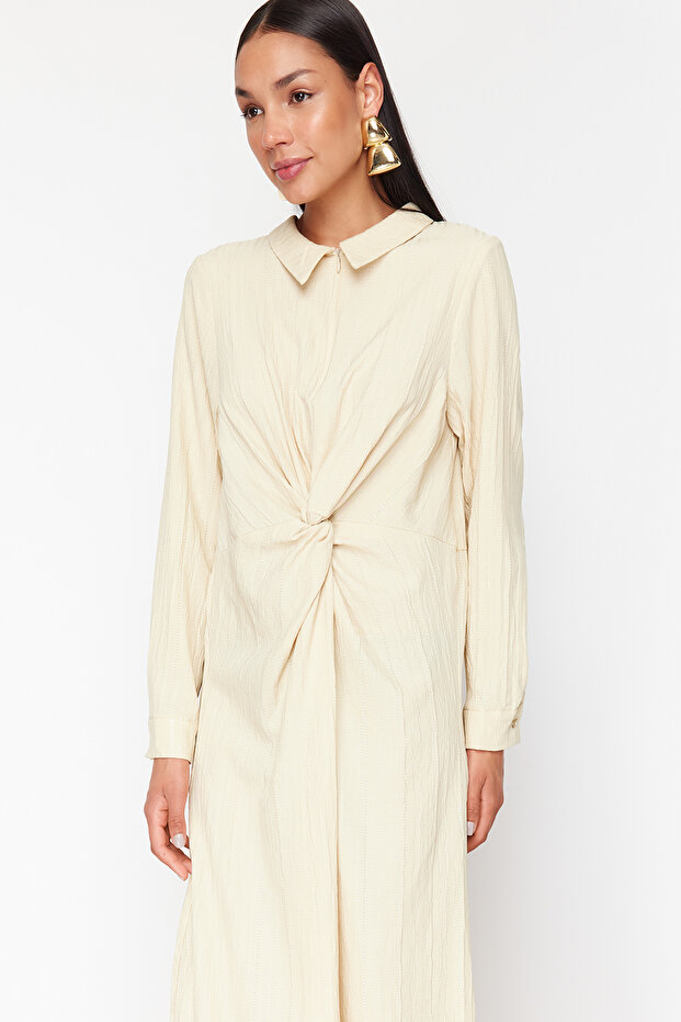 Béžové predné tkané šaty s uzlom a zipsom TCTSS23EB00137 - 2