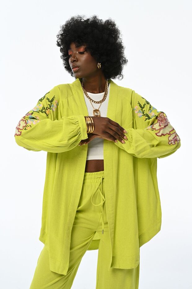 WOMEN'S OVERSIZE MOLD SLEEVE AND BACK FLOWER EMBROIDERED LINEN MIXED KIMONO JACKET