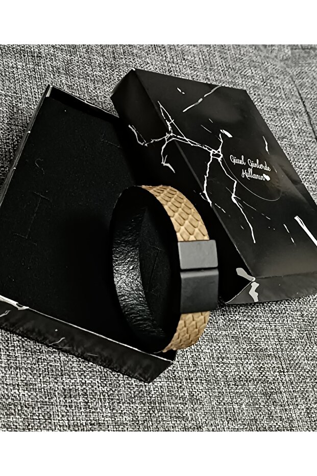 Beige Snakeskin Magnet Buckle Bracelet