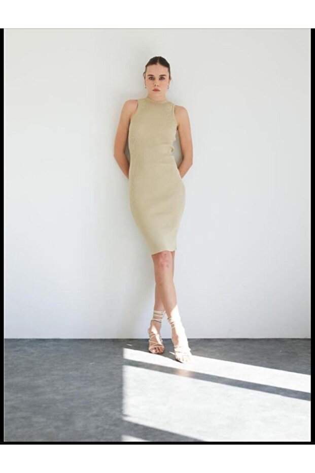 Rochie cu decolteu - 2