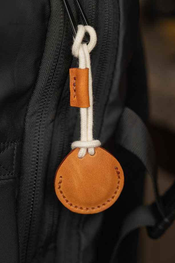 Airtag Deri Kılıfı V2 Camel - Anahtarlık Askı - Gerçek Deri El Yapımı - Minimalist Tasarım - 1