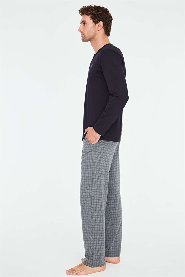 - طقم بيجامة رجالي مرقع باللون الأزرق الداكن - 2