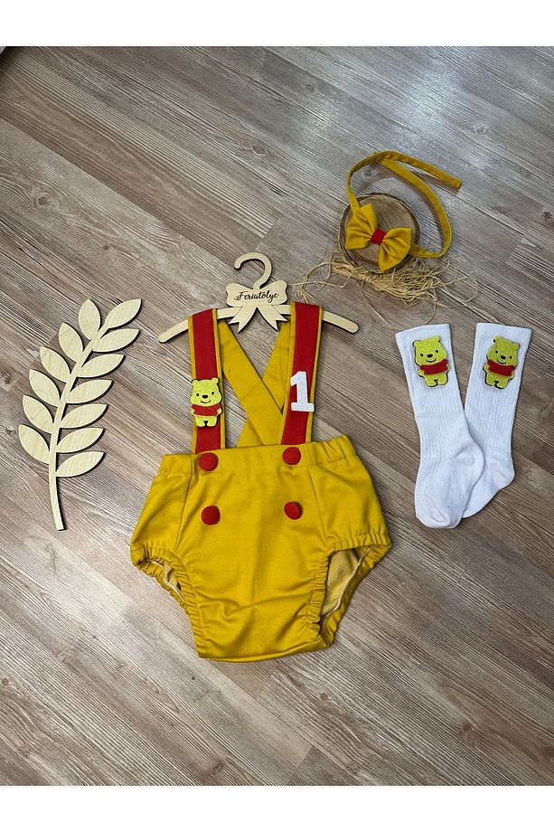 Winnie the pooh konsepti hardal kırmızı erkek bebek romper papyon çorap seti - 2