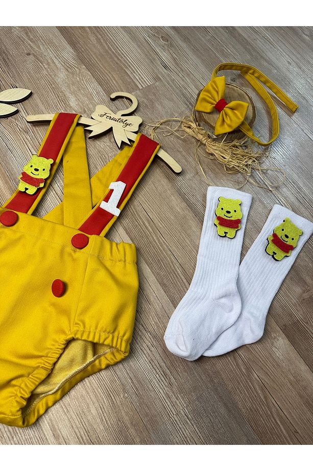 Winnie the pooh konsepti hardal kırmızı erkek bebek romper papyon çorap seti - 7