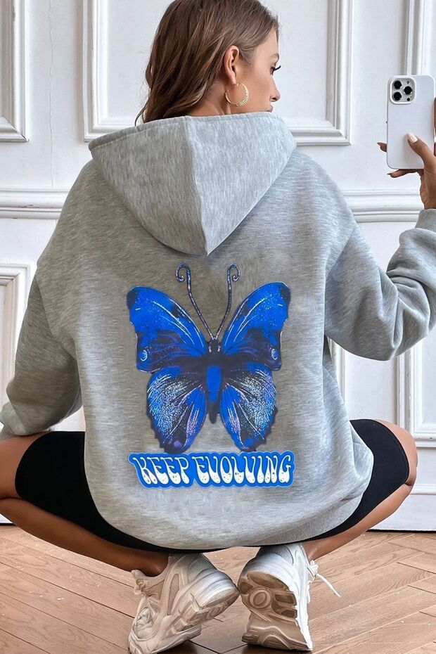 سويت شيرت بطبعة فراشة للجنسين