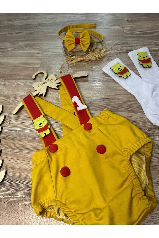 Winnie the pooh konsepti hardal kırmızı erkek bebek romper papyon çorap seti - 5