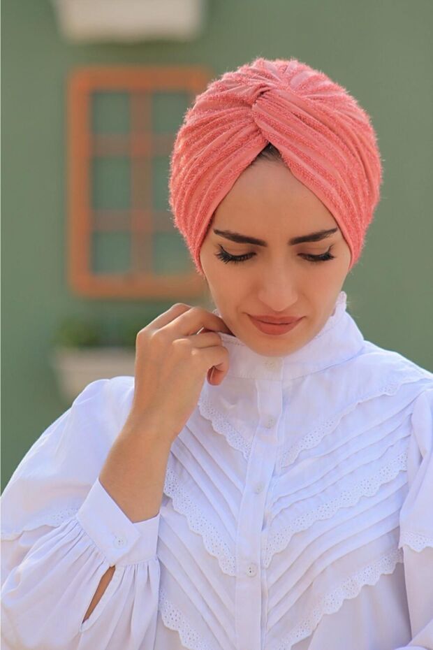 غطاء محرك السيارة ذو العقدة الجاهزة والورد المجفف الملتحي