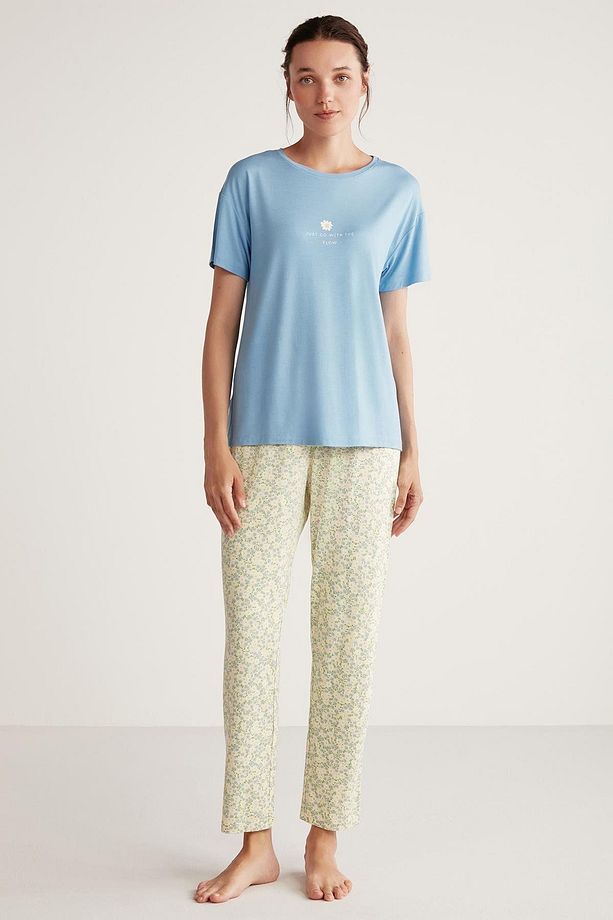Çiçek desenli pijama takımı - 1