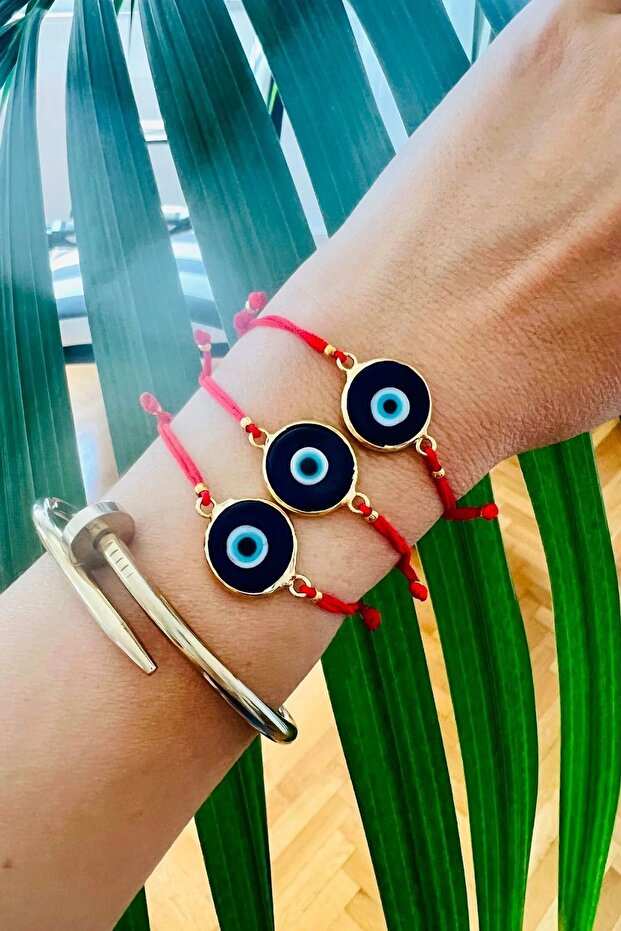 عين الشر ذات السلسلة الحمراء - 3