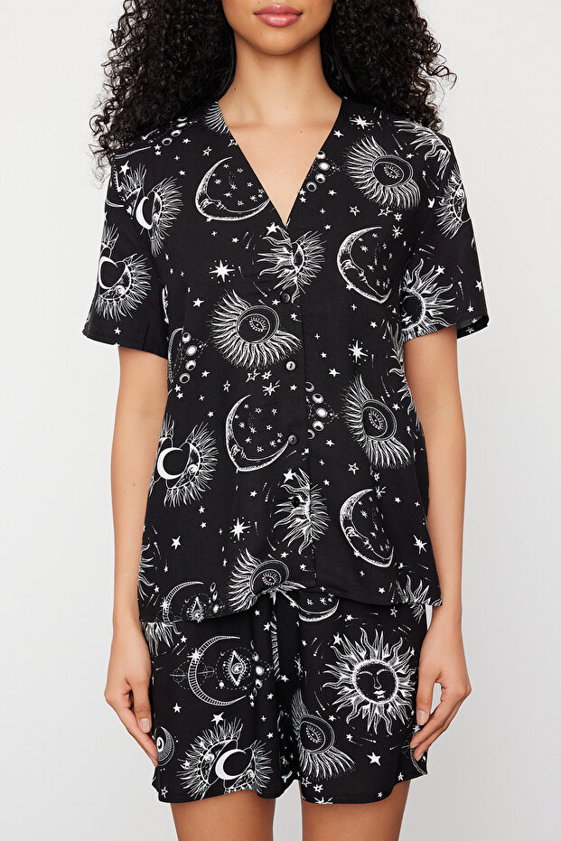 Kadın Couple/Çift Siyah Galaksi Desenli Viskon Şortlu Dokuma Pijama Takımı THMSS24PT00135 - 4