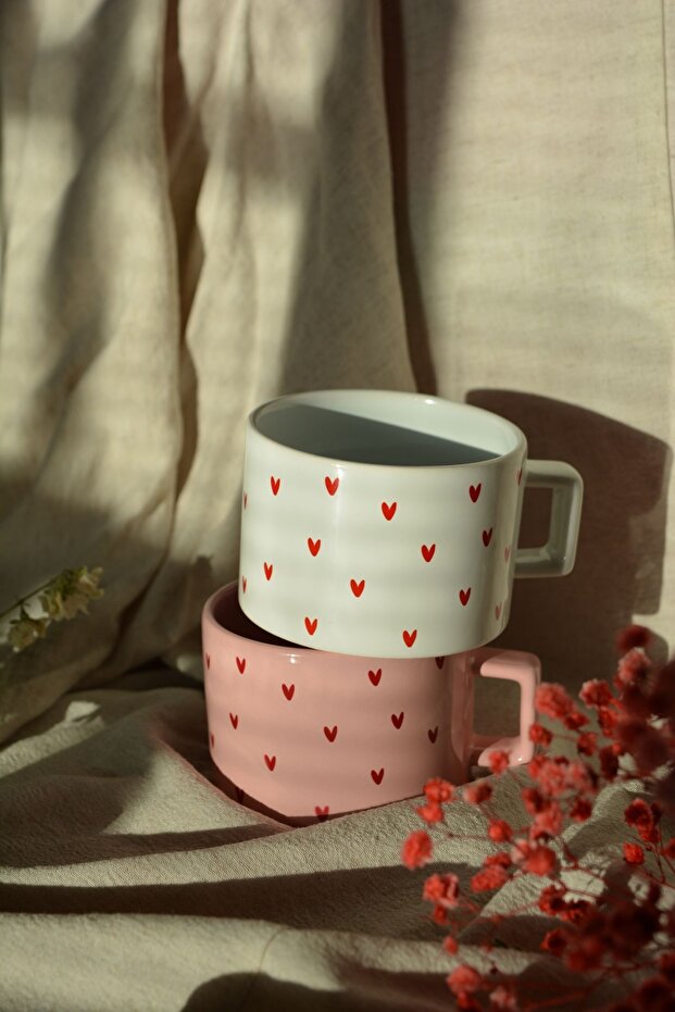 كوب وردي منقوش على شكل قلب - 2