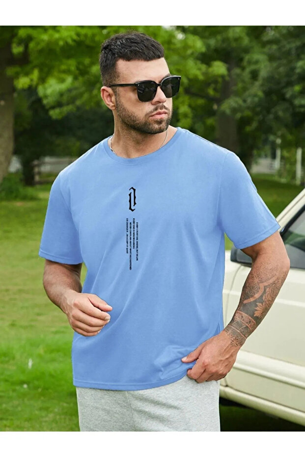 تيشيرت كبير الحجم مطبوع عموديًا - 1