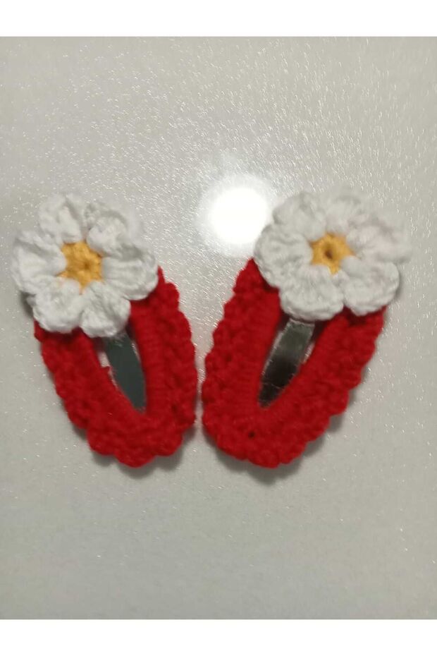 Set of 2 Hand Knitted Daisy Buckle