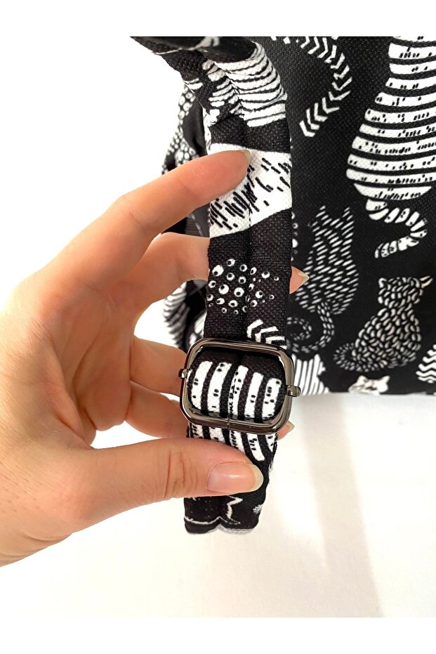 حقيبة ظهر منقوشة باللونين الأبيض والأسود مع جيوب - 5