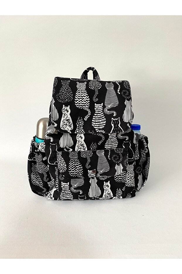 حقيبة ظهر منقوشة باللونين الأبيض والأسود مع جيوب - 1