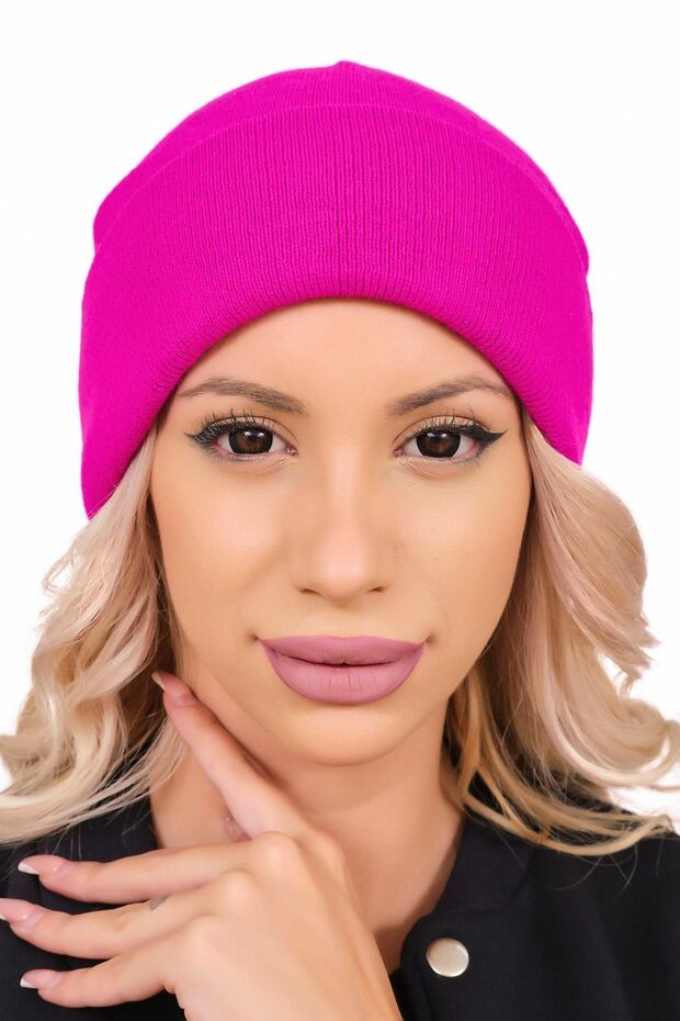 قبعة نسائية أساسية محبوكة قابلة للطي بلون الفوشيا