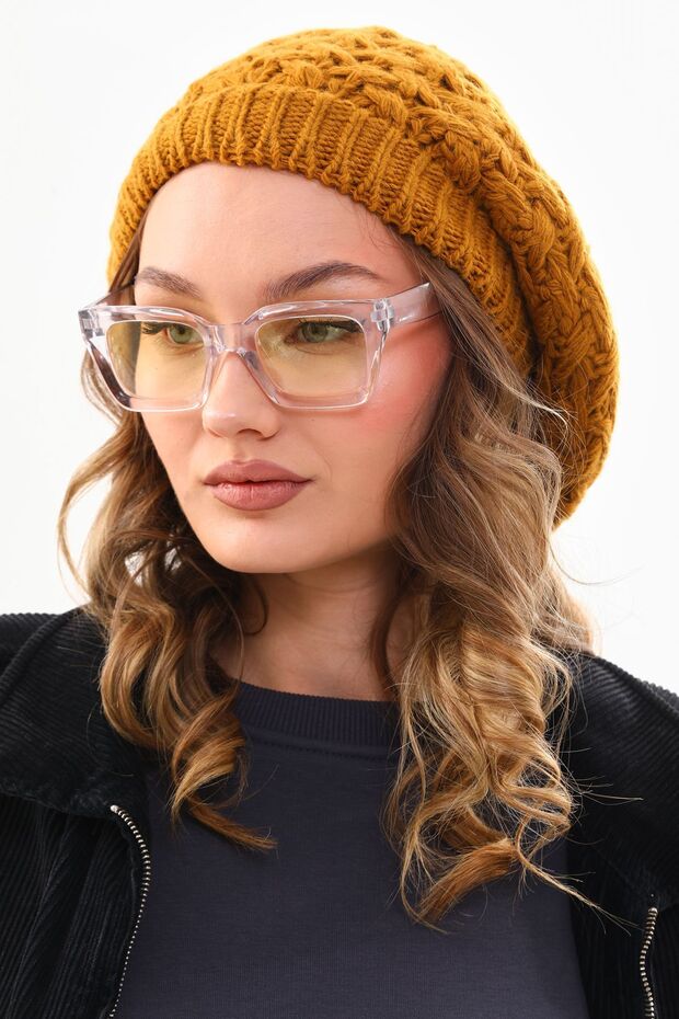 Çift Kat Kadın Ressam Bere - 5