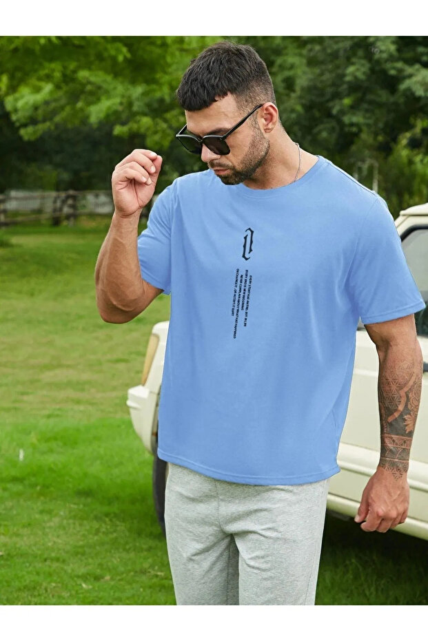 تيشيرت كبير الحجم مطبوع عموديًا - 2