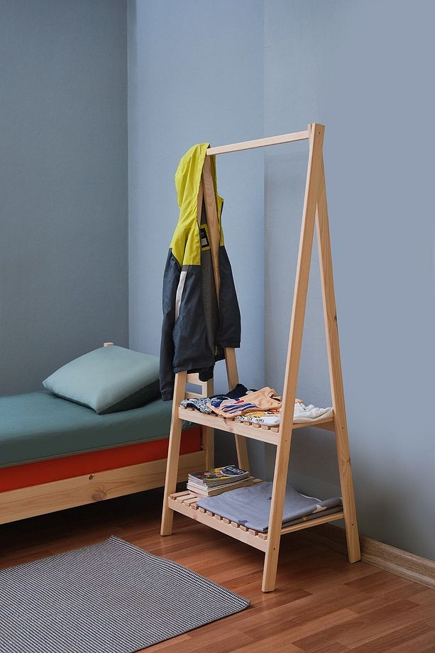 Montessori Çocuk Elbise Askılık - 1