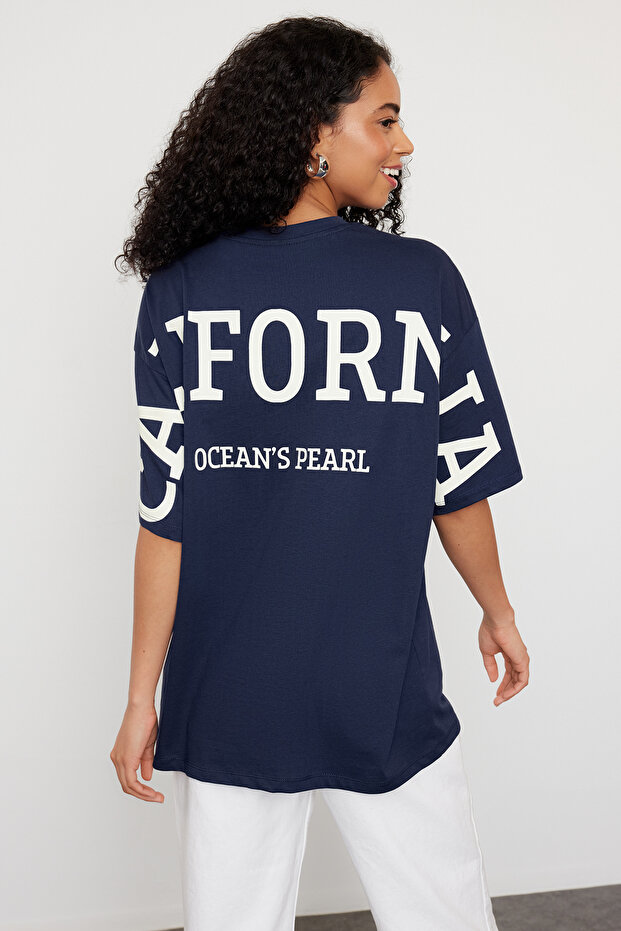 Lacivert %100 Pamuk Sırt Slogan Baskılı Oversize/Geniş Kalıp Örme T-Shirt TWOSS24TS00091 - 3