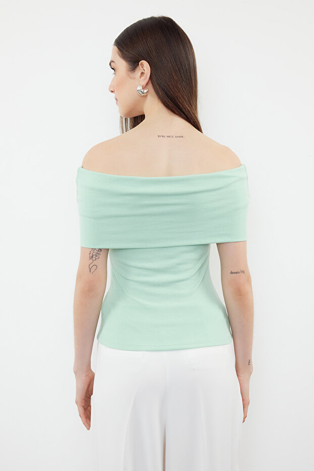 Mint Carmen Yaka Fitted/Vücuda Oturan Örme Madonna Yaka Bluz TWOSS24BZ00497 - 5