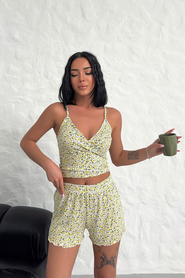 Kadın Sarı Çiçekli Yumuşak Bağcıklı Detaylı Shortlu Pijama Takımı - 3