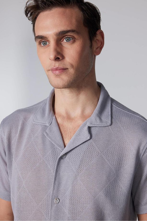 Slim Fit Dar Kesim Kısa Kollu Nefes Alan Örme Doku Kare Desenli Apaş Yaka Yazlık Gri Erkek Gömlek - 3