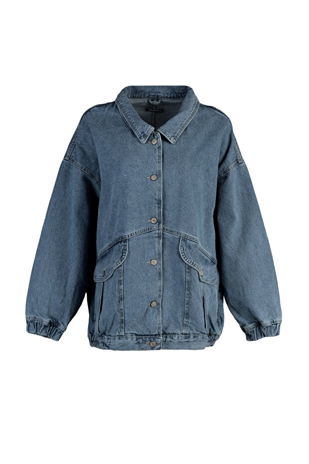 Ciemnoniebieska kurtka dżinsowa typu oversize z kieszeniami TWOSS21CE0289 - 7