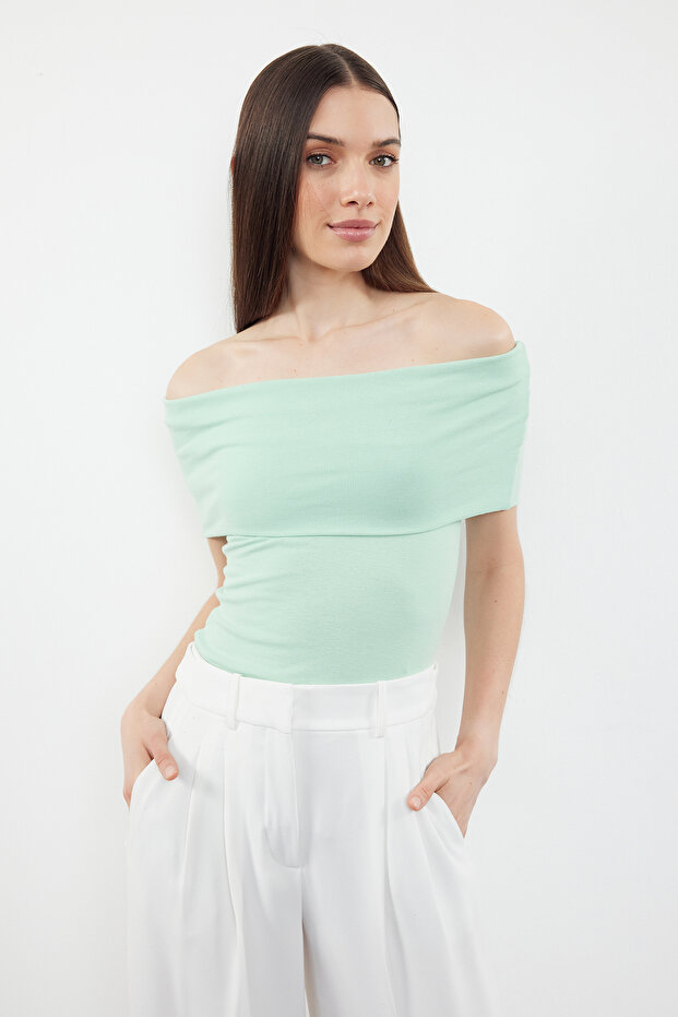 Mint Carmen Yaka Fitted/Vücuda Oturan Örme Madonna Yaka Bluz TWOSS24BZ00497 - 1