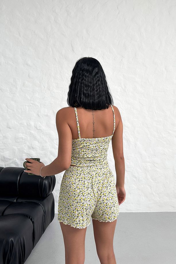 Kadın Sarı Çiçekli Yumuşak Bağcıklı Detaylı Shortlu Pijama Takımı - 5