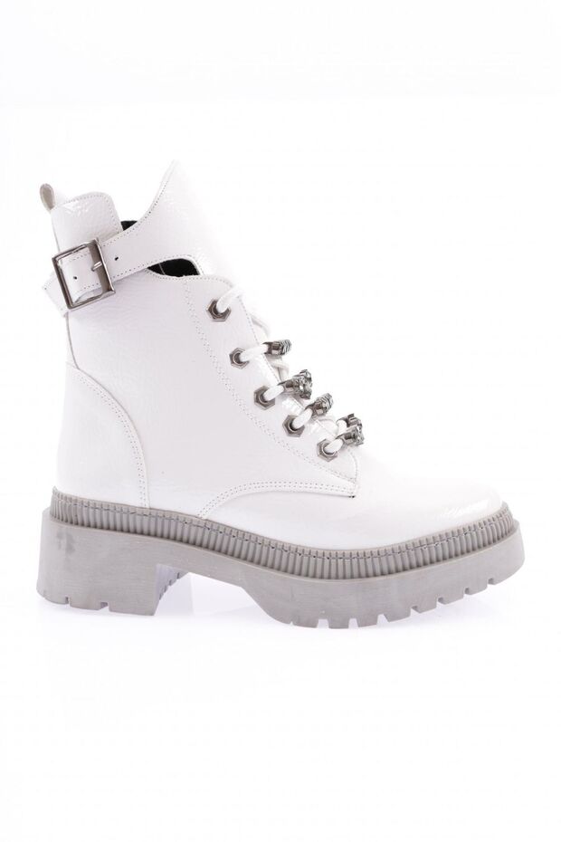 K9030 Women's Crystal Stone Lace-Up Boots White Wrinkled Patent Leather