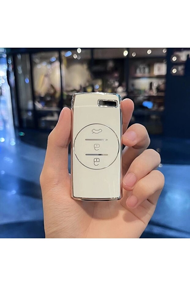 حافظة حماية لمفتاح Chery Tiggo 7 Pro باللون الأبيض والفضي