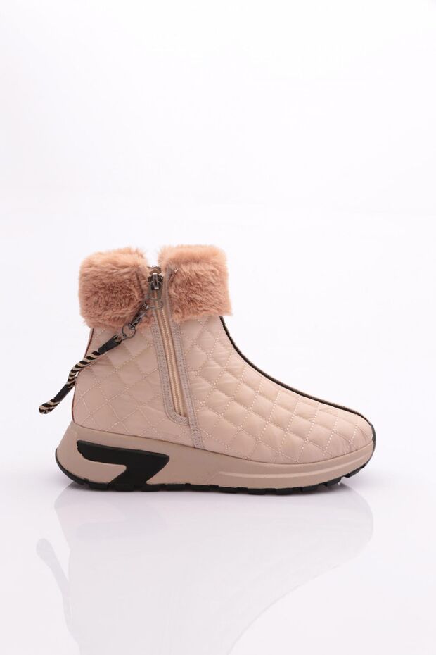 685-2 Beige Women's Boots - Thick Sole and Zippered Fur Detail