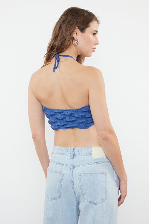 Indigo Dokulu Crop Boyundan Bağlamalı Esnek Örme Bluz TWOSS24BZ00602 - 5