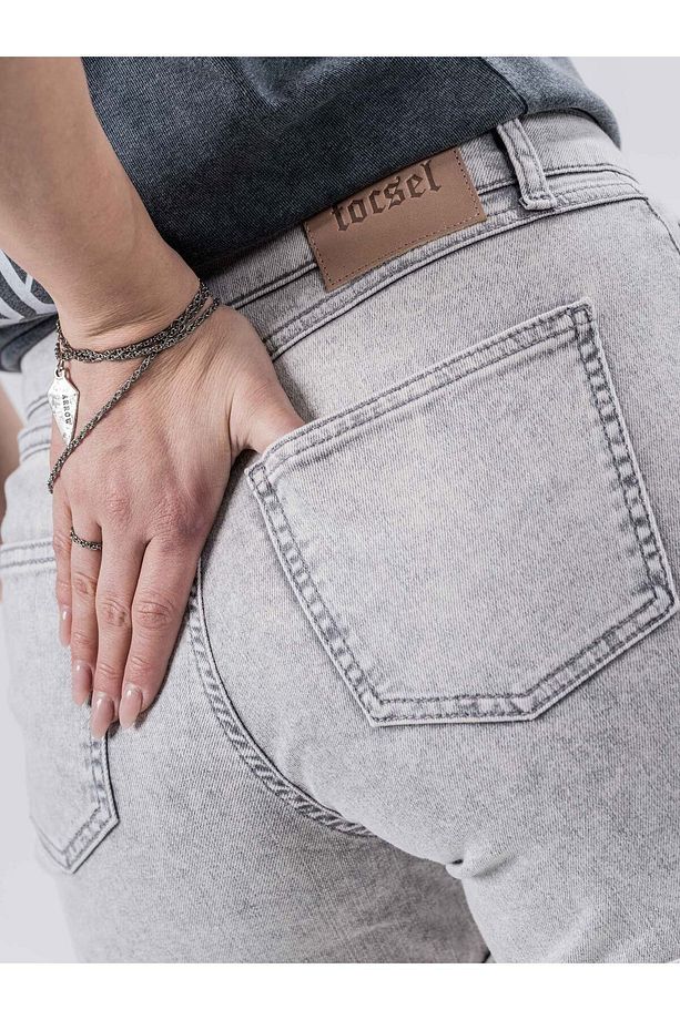 Pembe Detay Gri Regular Fit Yüksek Bel Kadın Jean Şort - 8